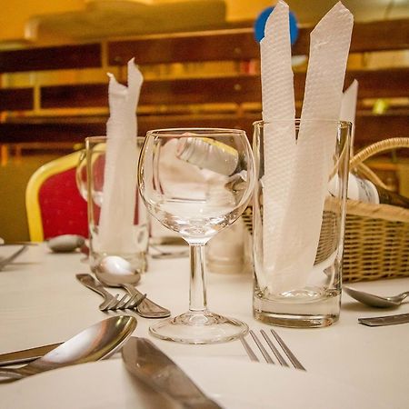 Eland Safari Hotel 尼耶利 外观 照片