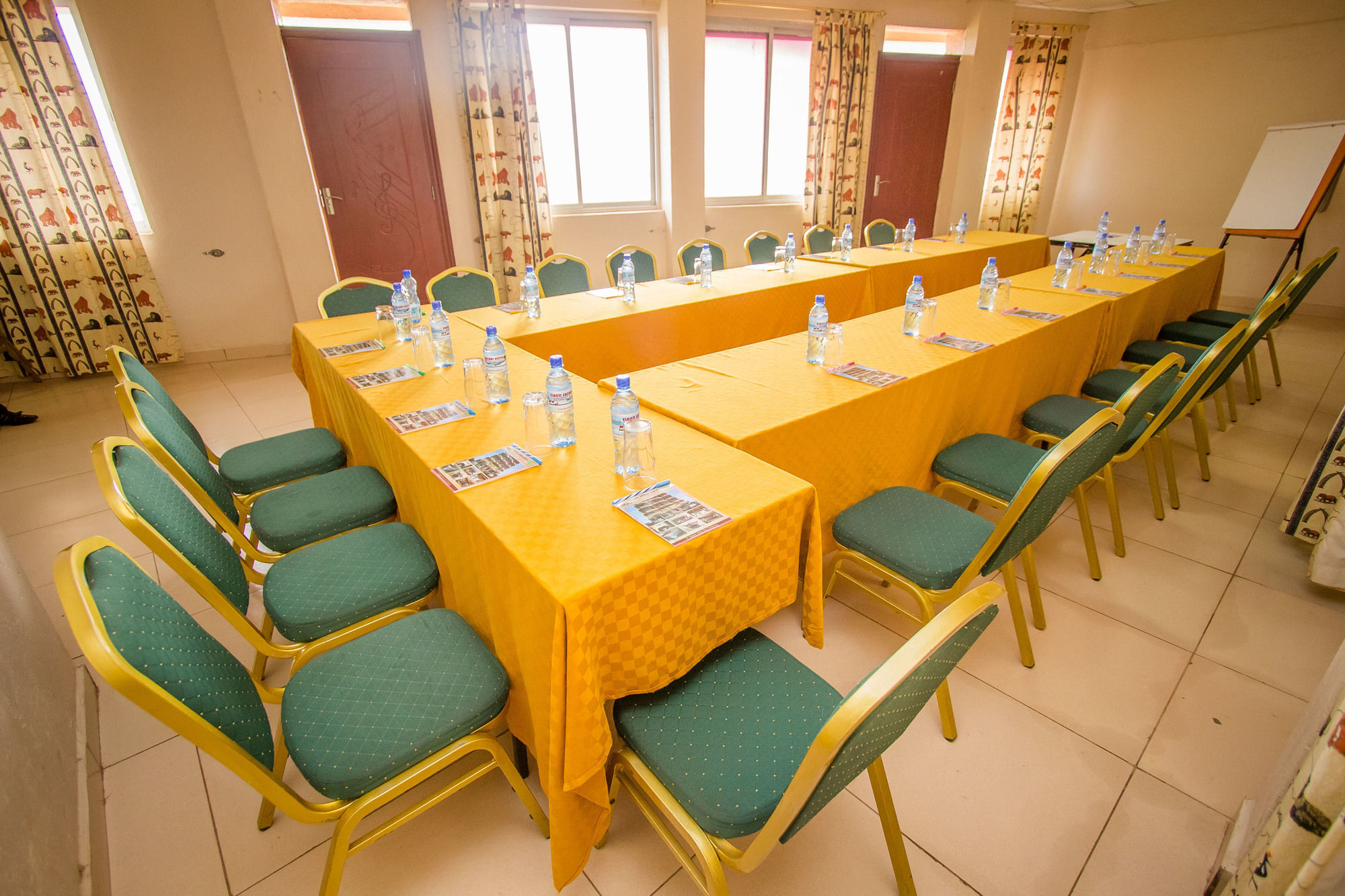 Eland Safari Hotel 尼耶利 外观 照片