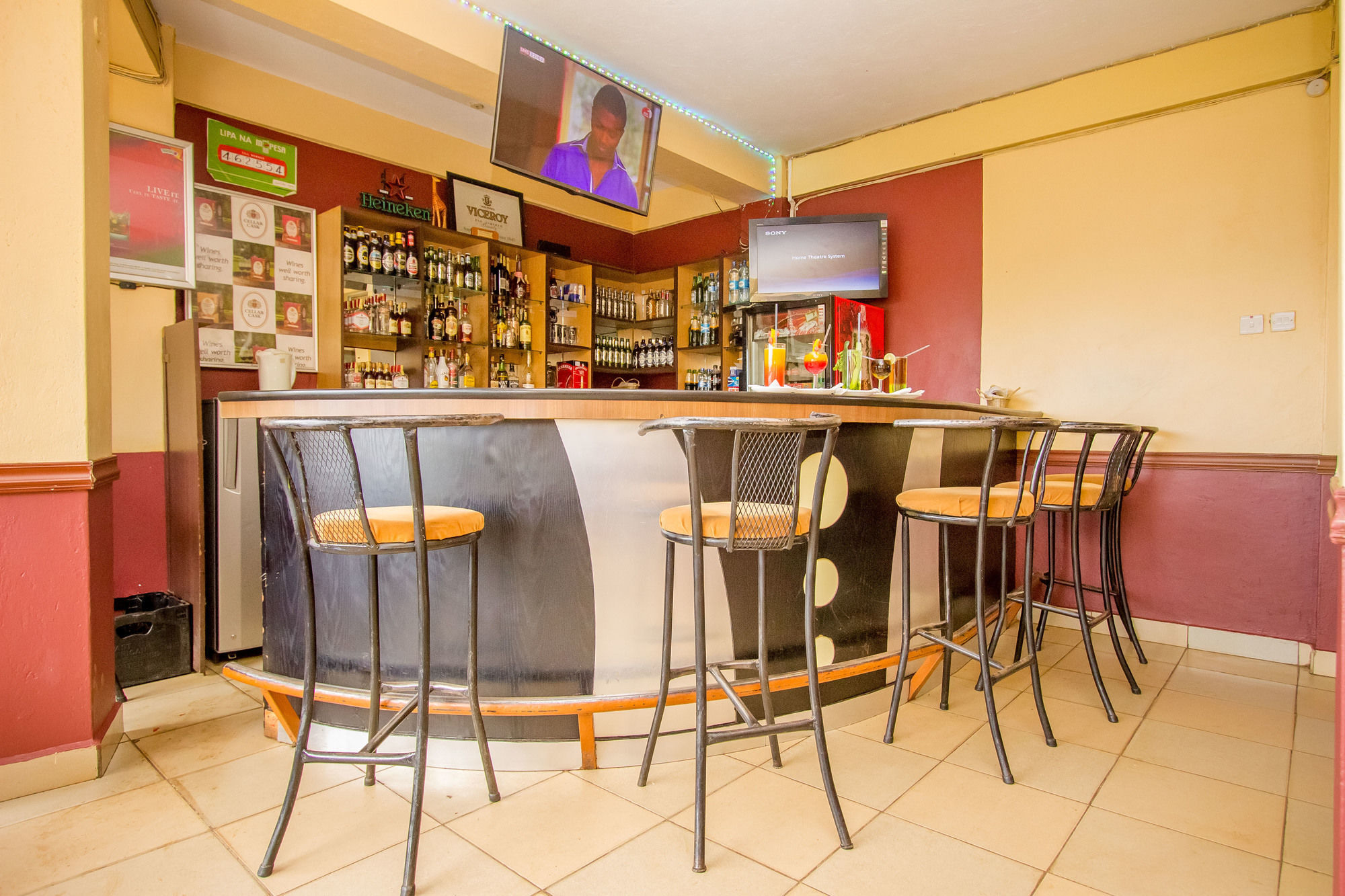 Eland Safari Hotel 尼耶利 外观 照片